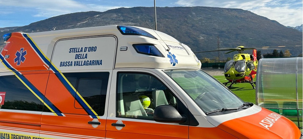 Ha un malore e precipita dal terrazzo