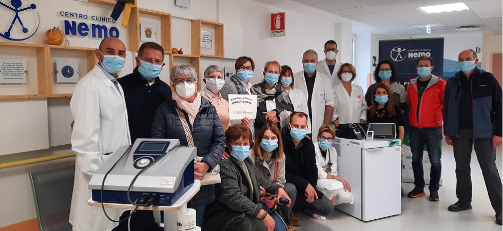 Il progetto dei cori di montagna permette di donare strumentazioni mediche al Centro Nemo