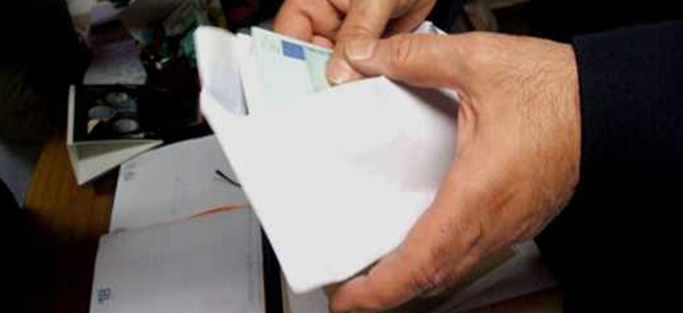 Perde al parco una busta con 5 mila euro appena prelevati in banca, dopo qualche giorno la sorpresa