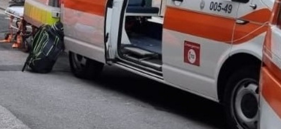 Travolto da un'auto e sbalzato violentemente sull'asfalto, 55enne in gravissime condizioni elitrasportato all'ospedale