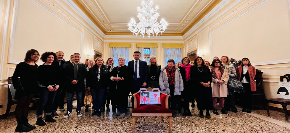 Non chiamatelo raptus'', a Belluno la mostra con le opere di Anarkikka per dire basta'' alla violenza sulle donne