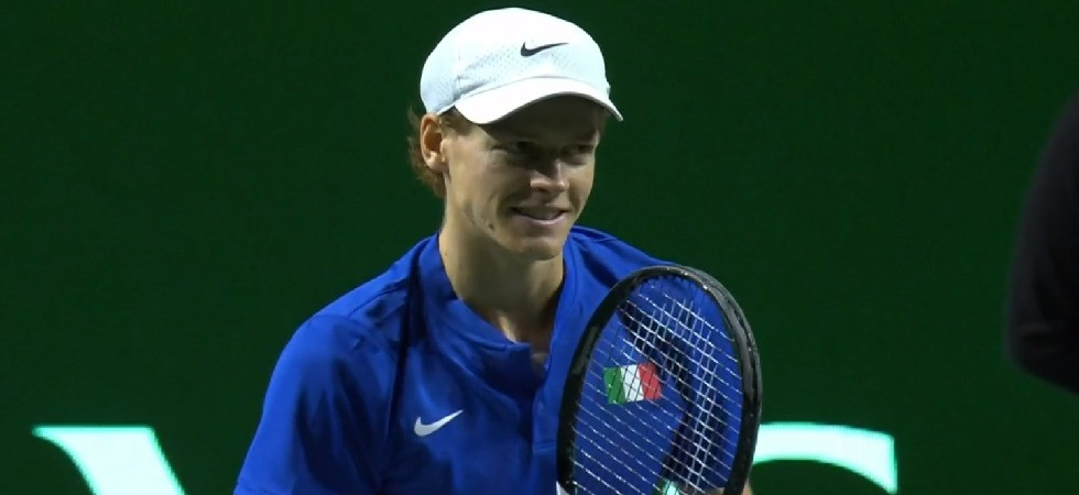 Pazzesco Sinner, piega Djokovic in tre set e riporta in parità il confronto di Davis con la Serbia