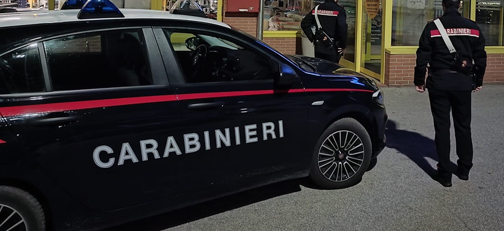 Evade dai domiciliari per commettere dei furti, 34enne bloccato con una borsa piena di arnesi da scasso