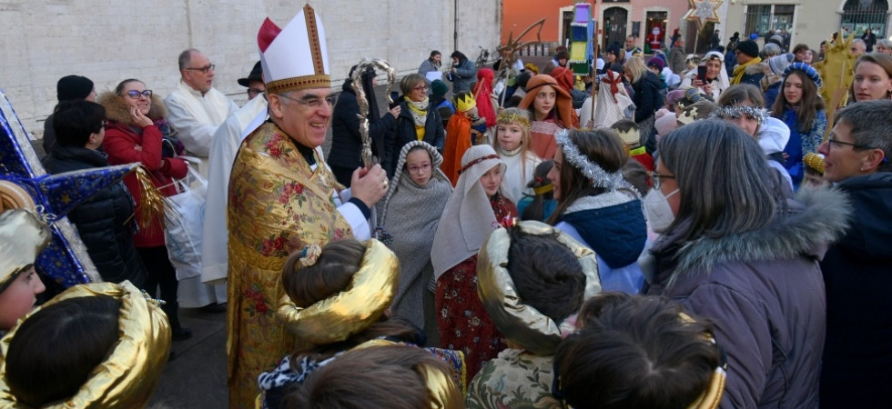 Bambini e bambine annunciano la nascita di Gesù, tornano i Cantori della stella