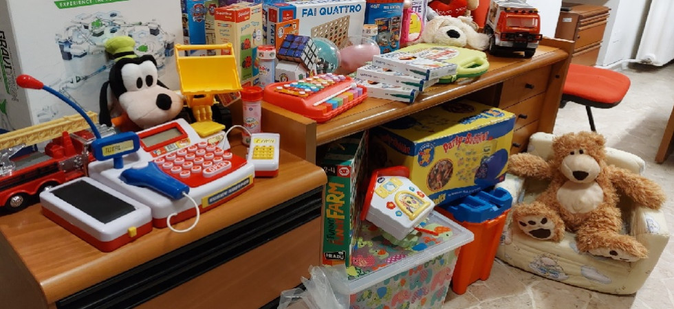 Un cuore grande per i più piccoli, in partenza un furgone pieno di giocattoli per i bambini ucraini