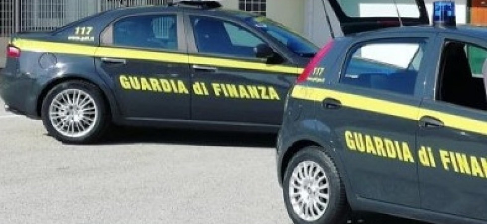 Lavora in un cantiere senza contratto e permesso di soggiorno, nei guai un operaio: denunciato il datore di lavoro