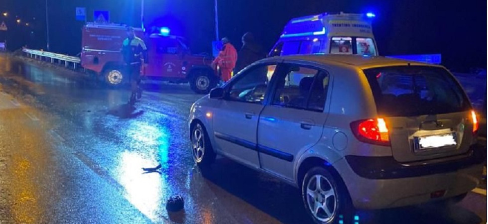 Due pedoni investiti in pochi minuti in Trentino, una 24enne centrata da un'auto in piazza e una 67enne travolta mentre