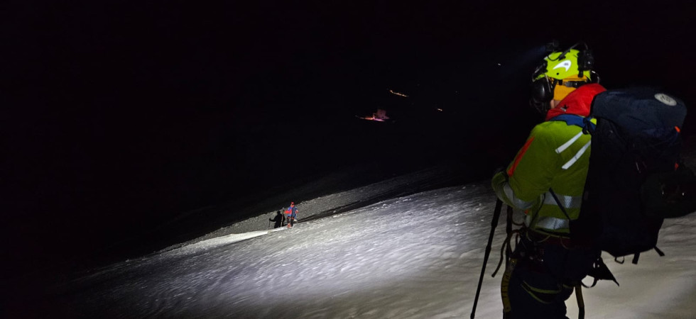 Bloccati su Cima Grande in piena notte (senza torce) con 15 gradi sotto zero: due alpinisti recuperati con il verricello