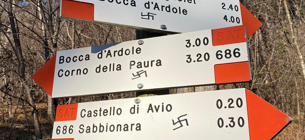 Svastiche comparse nel Giorno della Memoria sui cartelli della Sat: L’ignoranza può essere pericolosa quanto l’intenzione''