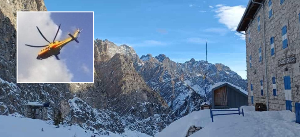 Foto sfondo da Facebook "Rifugio Galassi" A quota 2.000 in scarpe da ginnastica rimangono bloccati nella neve