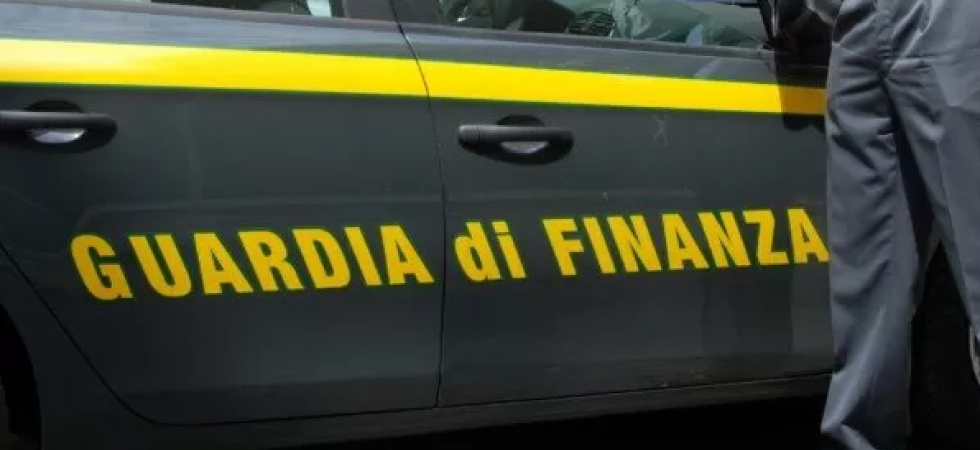 Foto d'archivio Nel laboratorio tessile lavoratori in nero (e alcuni clandestini): maxi multa da oltre 24mila euro
