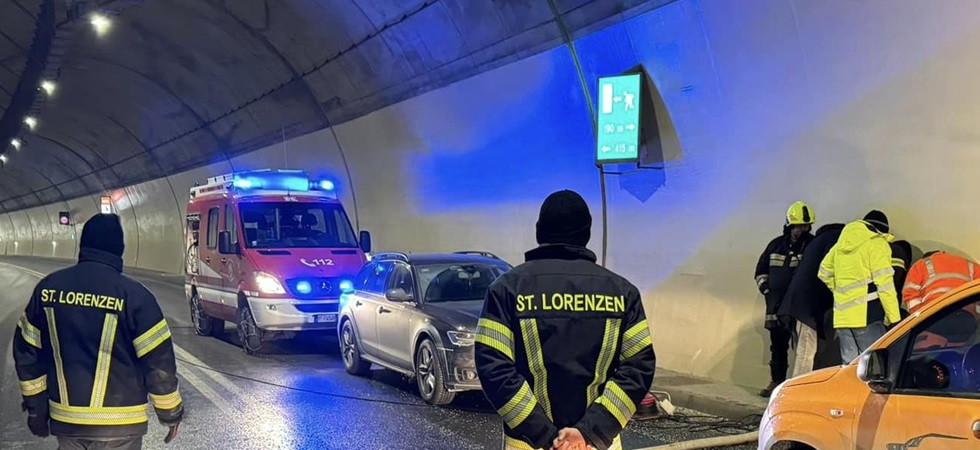 Il tubo di drenaggio non funziona e in galleria si forma una lastra di ghiaccio
