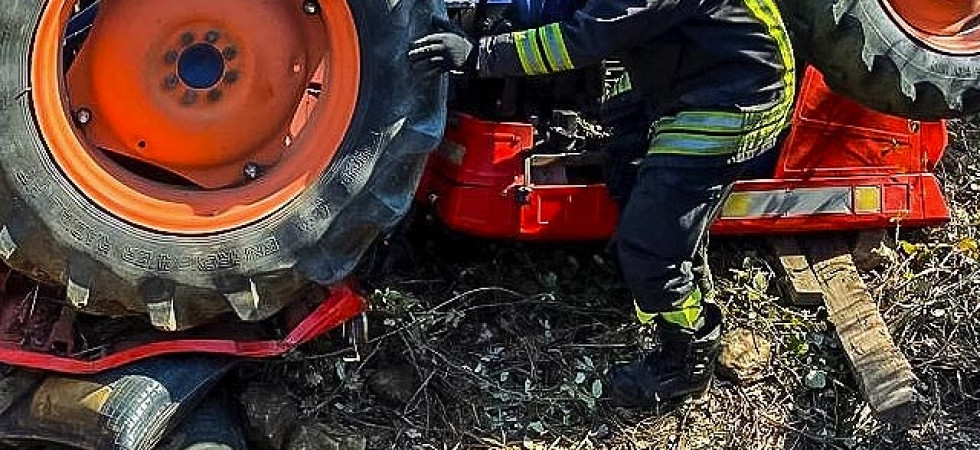Passante sente le urla d'aiuto provenire dal bosco: scatta la ricerca e viene trovato un anziano con le gambe incastrate