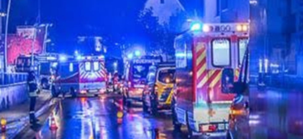 Tremendo incidente, mamma e figlio di 10 anni sono morti: lo schianto in auto contro un autobus