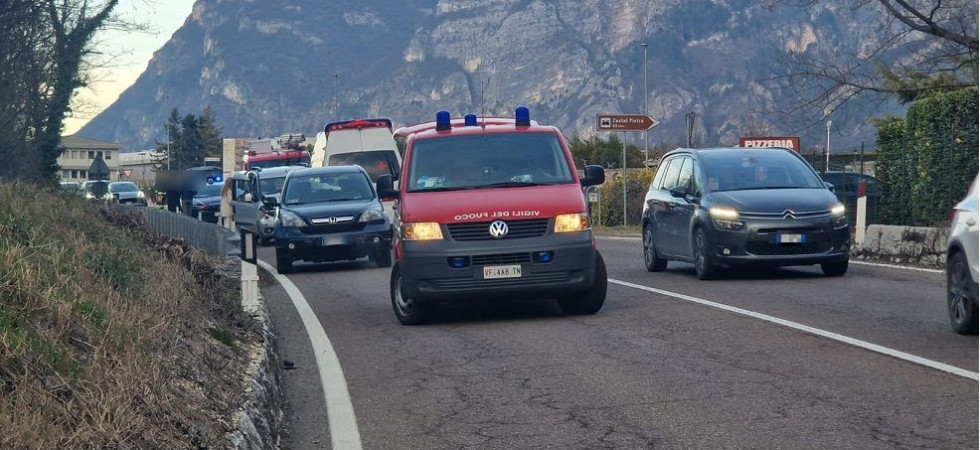 Tamponamento a catena tra auto, due persone portate in ospedale