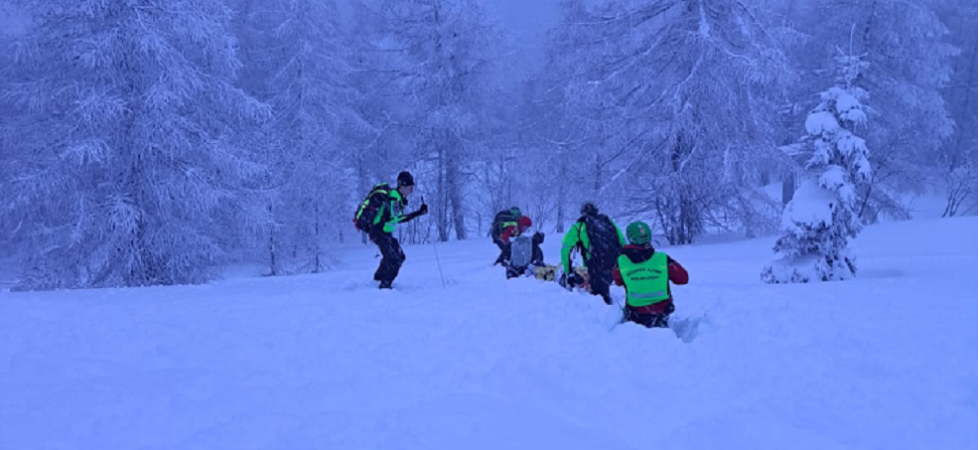 Infortunio per una scialpinista, attivati 12 operatori per le operazioni di soccorso