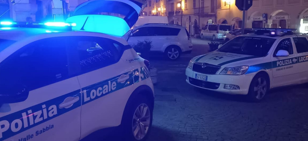 Alla guida senza patente e con l'assicurazione scaduta da più di 20 anni: dovrà pagare oltre 6.000 euro di multa