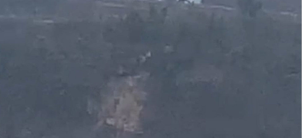 Un forte rumore e uno smottamento di fango e roccia invade la provinciale