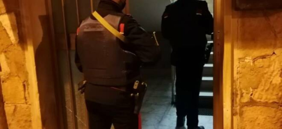 Il padre chiama i carabinieri esasperato dal comportamento della figlia