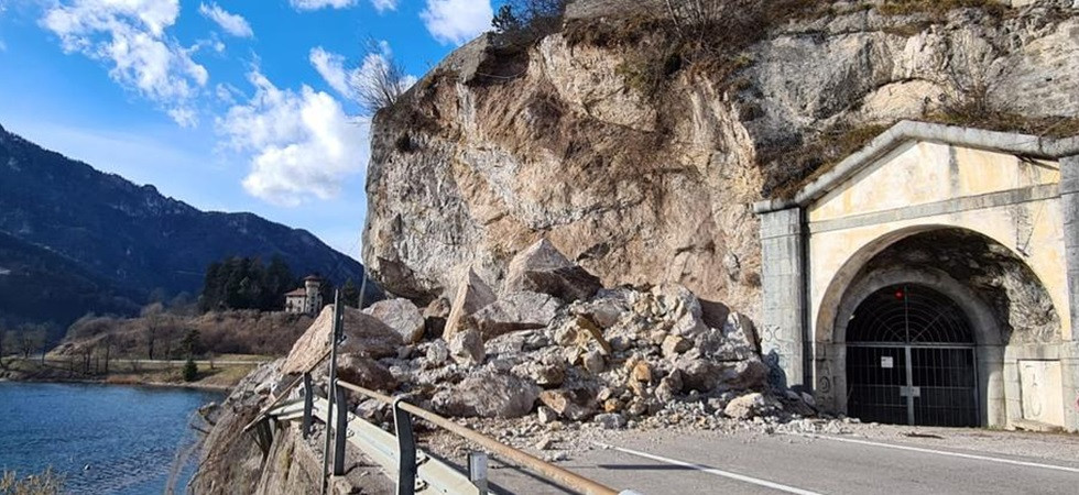 Frana in Val di Ledro, i lavori lungo la SS240 vanno avanti senza sosta