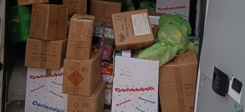Deteneva illegalmente 250 chili di fuochi d'artificio: denunciata una 37enne