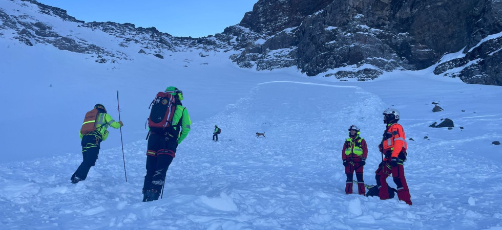 Travolta da una valanga e trascinata per oltre 300 metri sul Monte Cristallo: trasportata in ospedale una 32enne