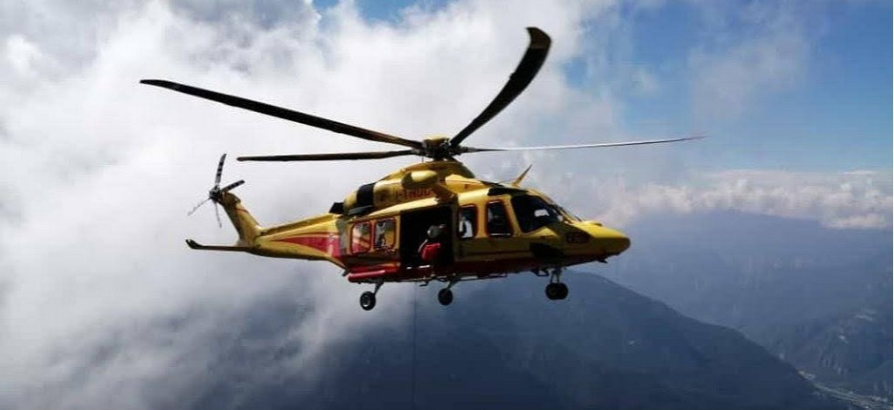 Foto d'archivio Da solo in quota ruzzola per 200 metri in un canale ma riesce a chiamare aiuto: un uomo recuperato dall'elisoccorso