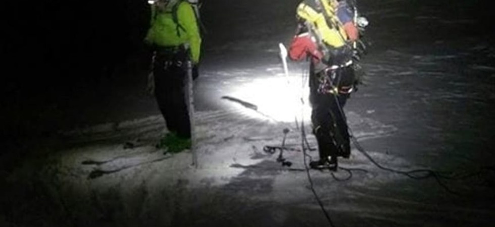 Bloccati a oltre 2.700 metri di quota con il loro cane: soccorritori in azione con gli sci d'alpinismo per recuperare due