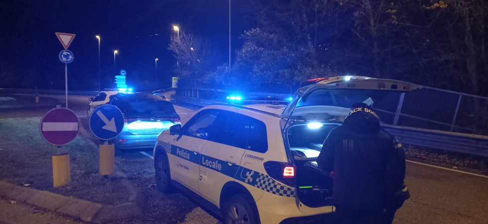 "Visibilmente ubriaco", viene fermato dalle forze dell'ordine ma rifiuta di sottoporsi all'alcoltest: "Non riesco a soffiare"