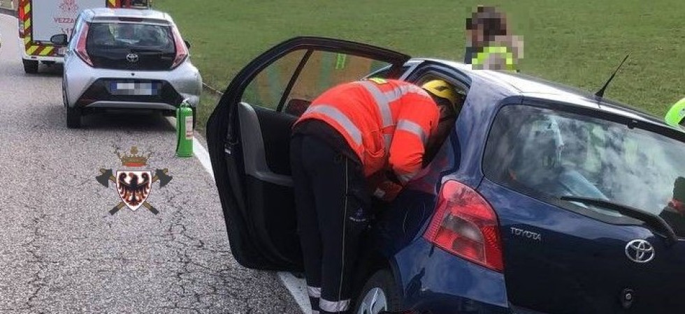 Tamponamento tra due auto sulla Gardesana: trasportato in ospedale un 31enne