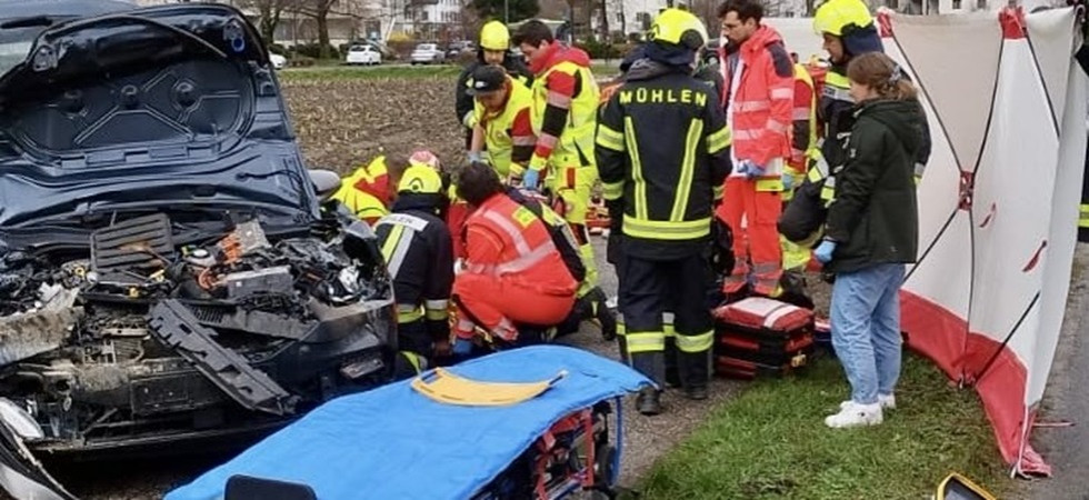 Violento schianto auto-camion: un ferito trasportato in ospedale