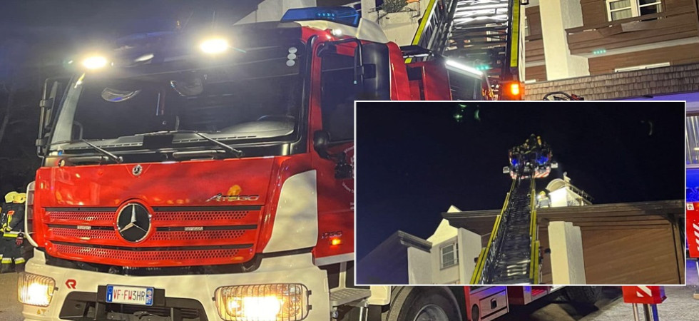 Fiamme in un hotel, evacuata l'intera struttura: in azione i vigili del fuoco