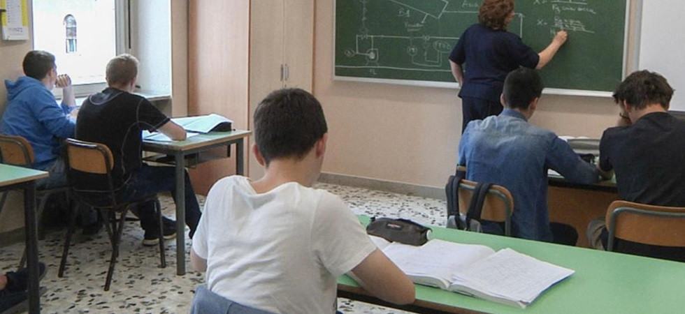 Scuola, 120 ore in più per l'integrazione e si punta sul contenimento della popolosità delle classi
