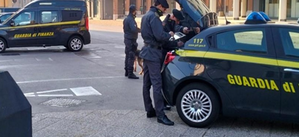 Irregolari e lavoro nero, blitz della Guardia di finanza nei centri massaggi: maxi multa da oltre 10 mila euro