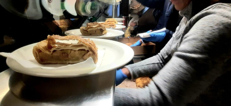 Giovani in prima linea, gli studenti dell'Alberghiero cucineranno per i senzatetto del Portico e al liceo Rosmini pronti per