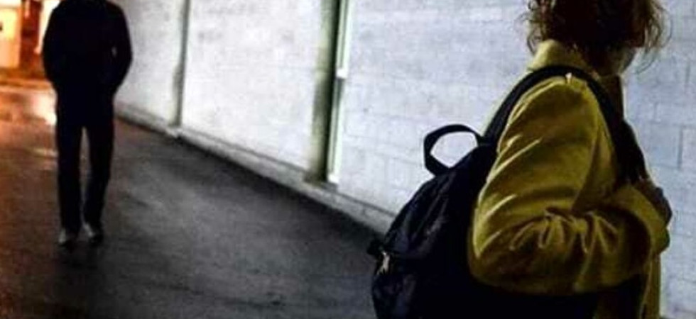 Continua gli atti persecutori nei confronti dell'ex collega, stalker 33enne colpito da divieto di avvicinamento