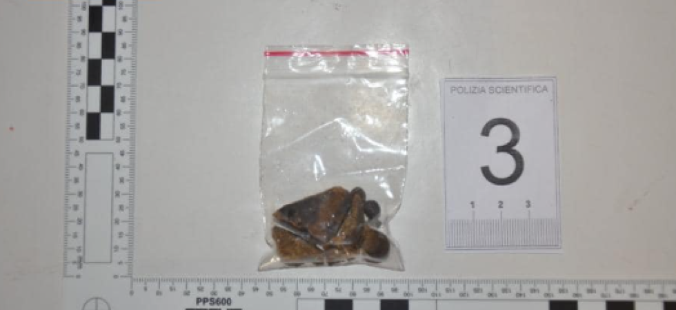 Nascondeva in casa oltre 600 grammi di anfetamine e 365 di marijuana: arrestato un 39enne