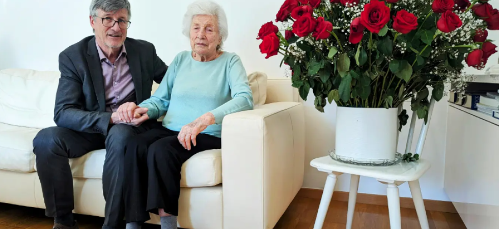 La meranese Rosa Pals compie cent'anni e dall'amministrazione comunale arrivano 100 rose rosse