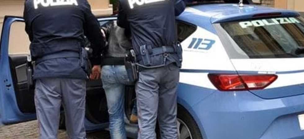Momenti di paura in un supermercato, 24enne entra e minaccia la responsabile che lo aveva denunciato nei giorni scorsi