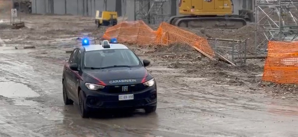 Furto in un cantiere, rubano 9 taniche di gasolio: due uomini di 62 e 45 anni arrestati dai carabinieri