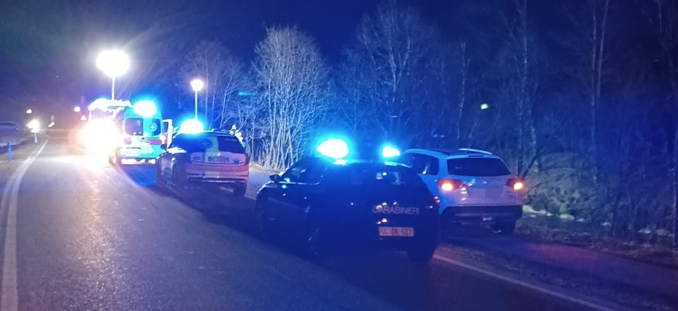 Cade in un corso d'acqua, momenti di paura nella notte