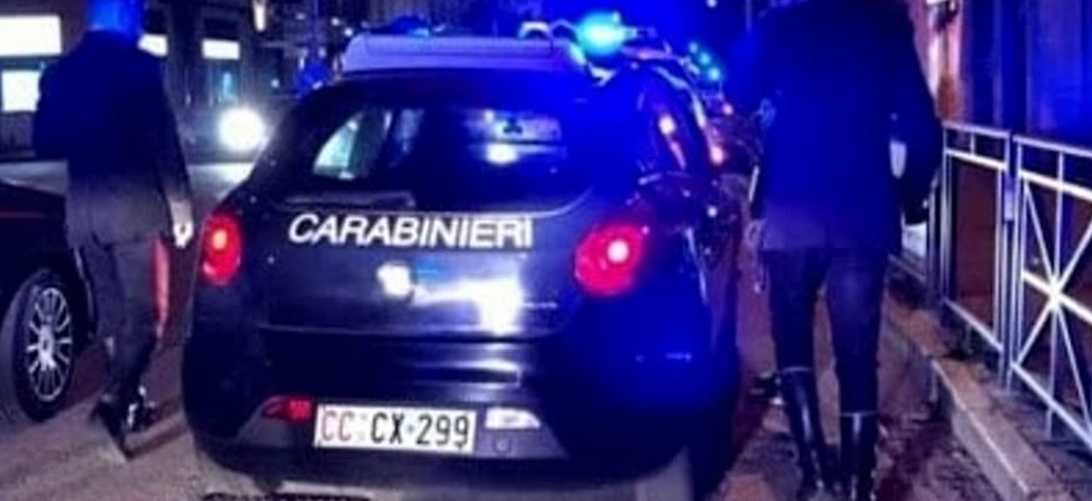 Viola il divieto di avvicinamento ma la ex lo filma e chiede aiuto ai carabinieri