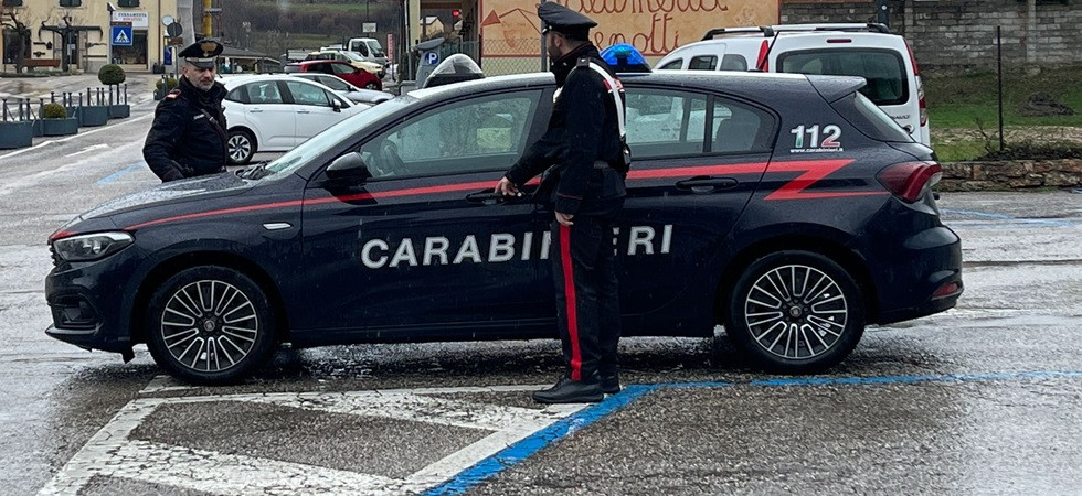 Fermato alla guida di un'auto rubata e con a bordo una tanica da 25 litri piena di gasolio: 67enne trentino nei guai