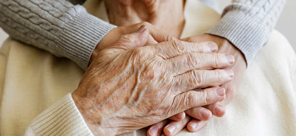Accompagnati gratuitamente in ospedale per una visita o a fare la spesa, ecco il servizio per gli anziani di Cortina