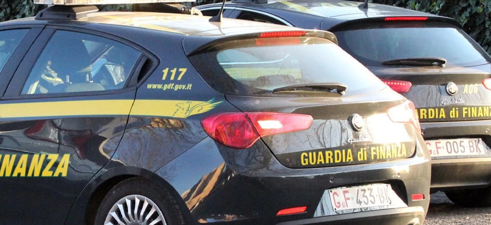 Vendeva auto online ma non erano sue e dopo aver preso i soldi scompariva: oltre 30 truffe