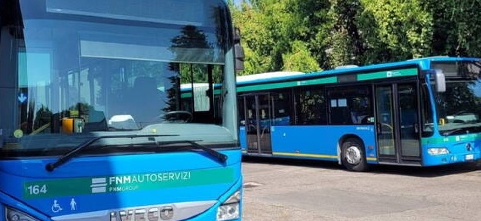 Blocca il pullman perché non vuole pagare il biglietto, interviene la polizia: si arrende e lo acquista