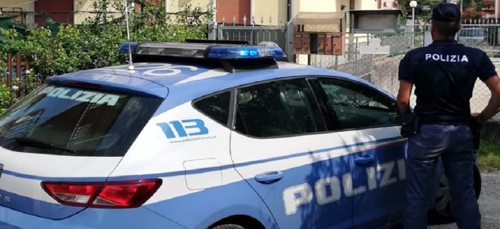 Anni di insulti, umiliazioni, botte e mani al collo dell'ex fidanzata e negli scorsi giorni anche un colpo di fucile