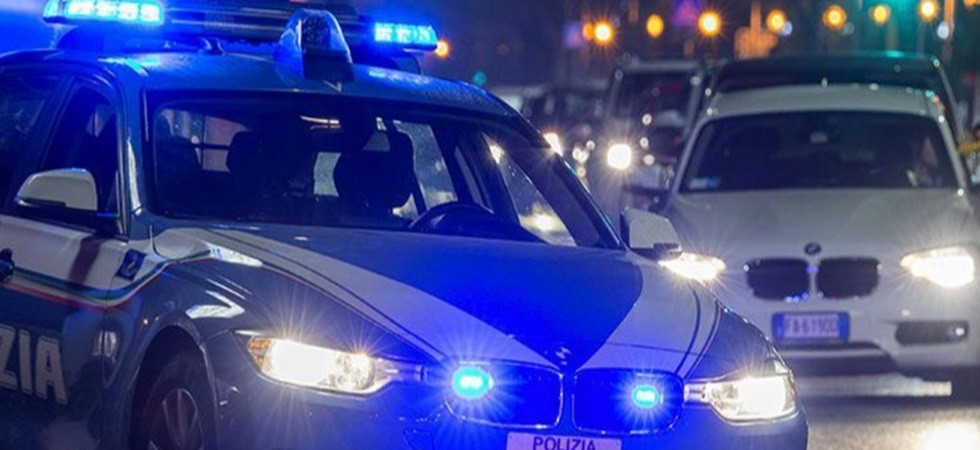 All'alt della polizia tenta la fuga con l'auto in centro a Trento, 35enne ubriaco bloccato in piazza Venezia