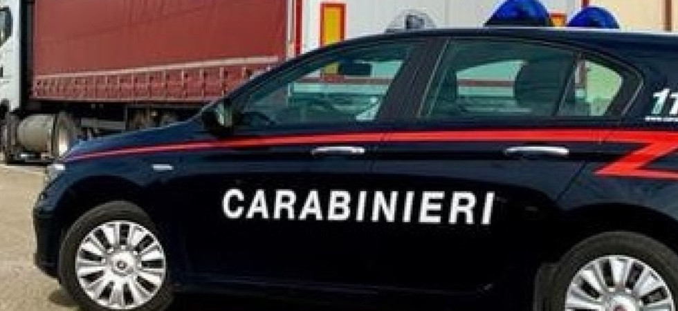 Trovato il cadavere di un camionista in un parcheggio, indagini da parte dei carabinieri