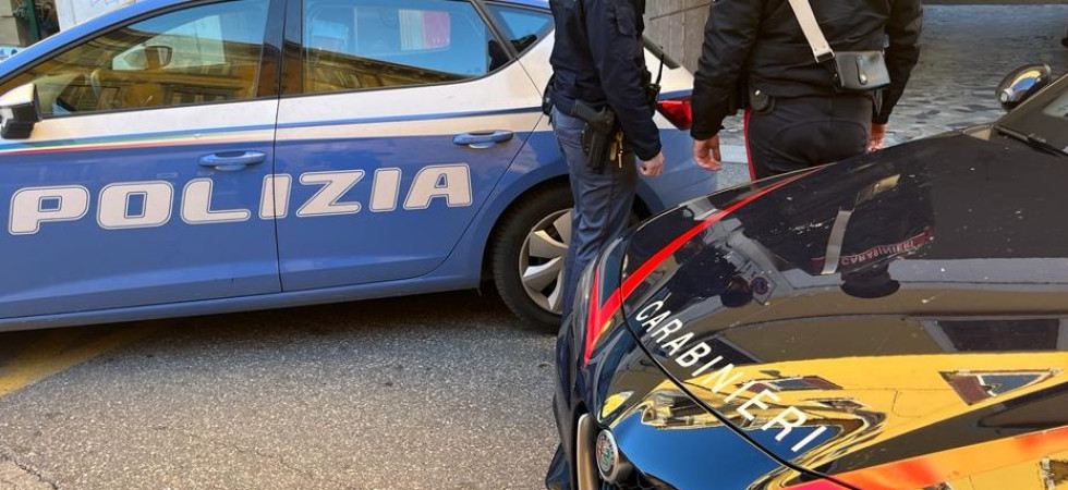 Finge di avere una pistola e tenta una rapina al supermercato, 22enne fermato da un carabinieri in borghese